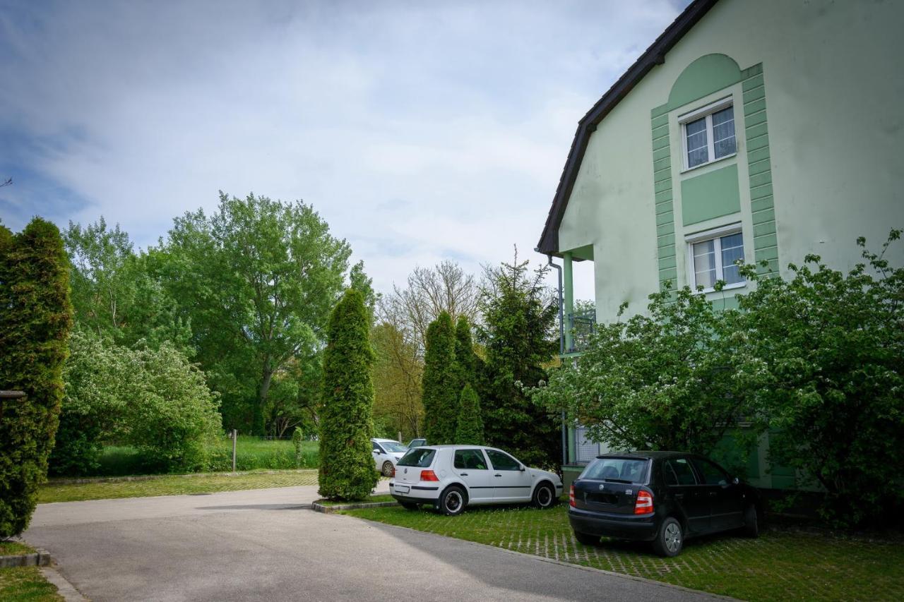 Erika Apartman ชาร์วาร์ ภายนอก รูปภาพ